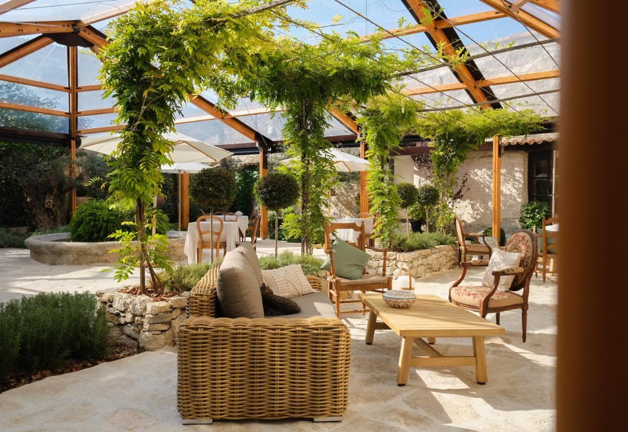 L'Abbaye Hotel Ла Кол-сюр-Лу Екстериор снимка