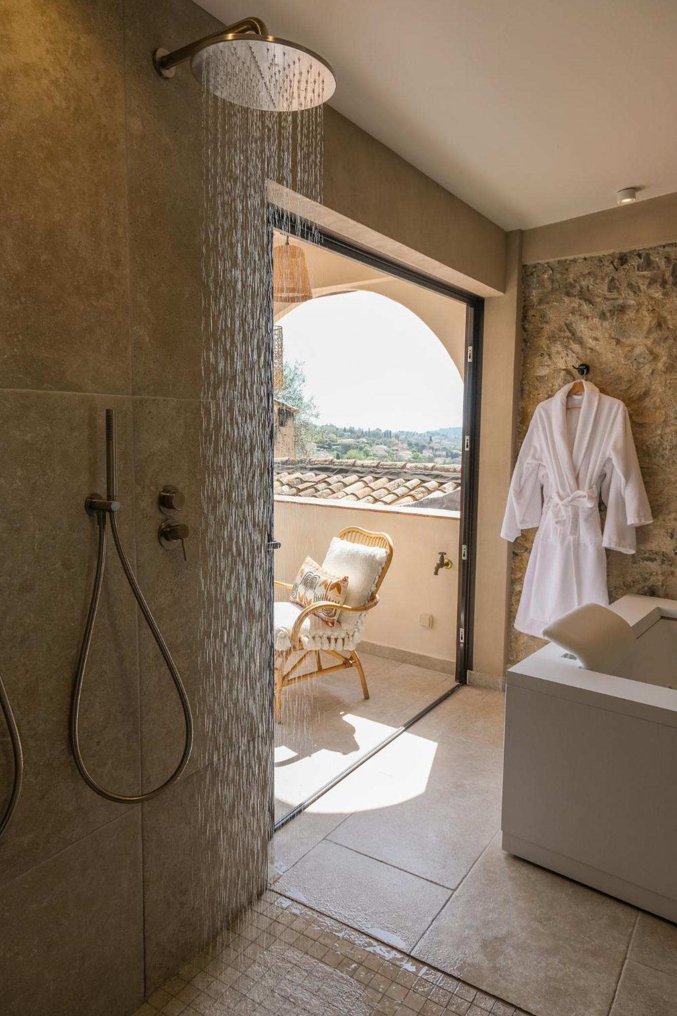 L'Abbaye Hotel Ла Кол-сюр-Лу Екстериор снимка