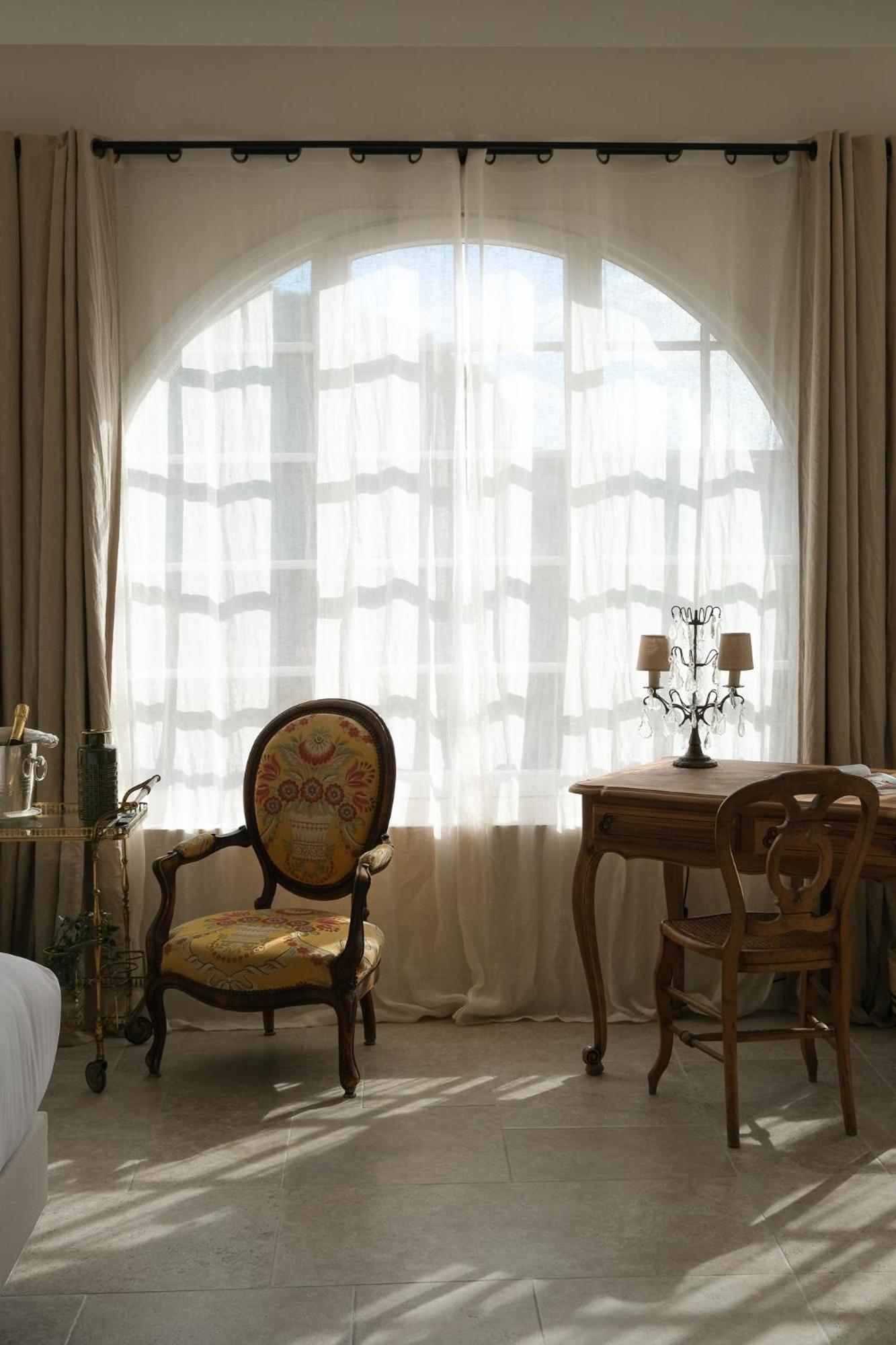 L'Abbaye Hotel Ла Кол-сюр-Лу Екстериор снимка